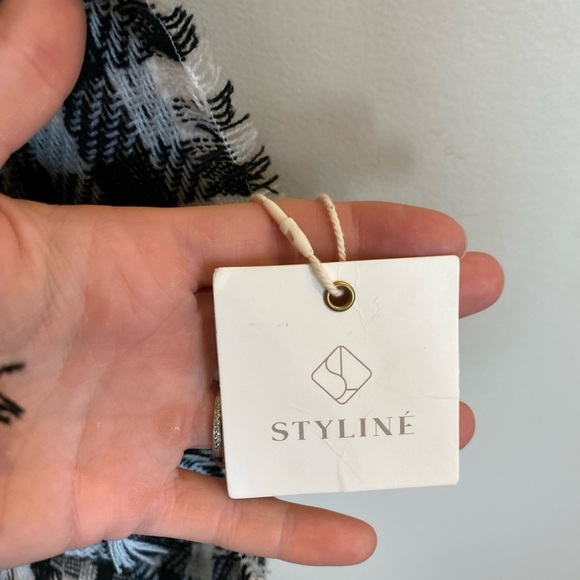 Styline Reversible Kimono Sweater Black White Checkered One Size - Picture 3 of 6